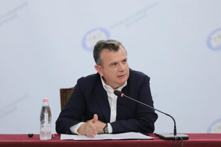 Taulant Balla takim me të rinj shqiptarë të Maqedonisë së Veriut: Gjuha shqipe nuk negociohet