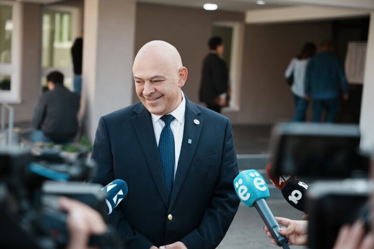 AAK ofron votat, por i vendos kushte Kurtit