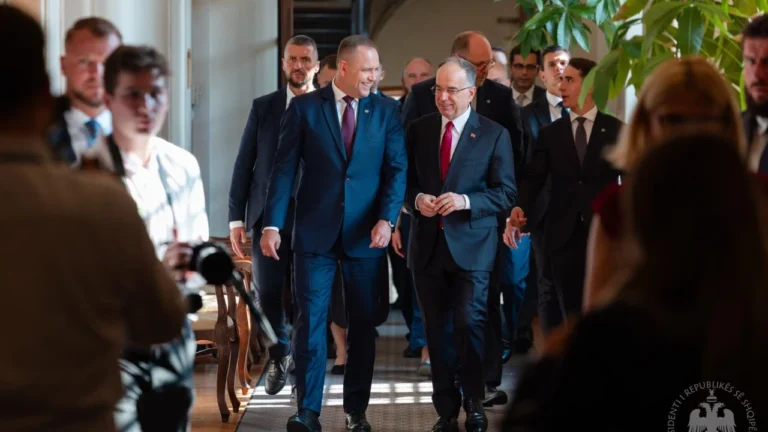 Presidenti Begaj takohen homologun polak: Vlerësojmë mbështetjen e palëkundur për integrimin në Bashkimin Evropian
