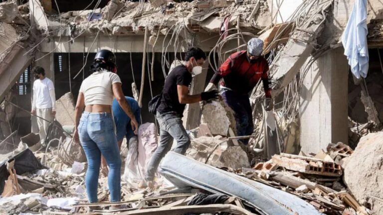 Mbi 1,400 jetë të humbura në Venezuelë, ekipet e shpëtimit nuk ndalen