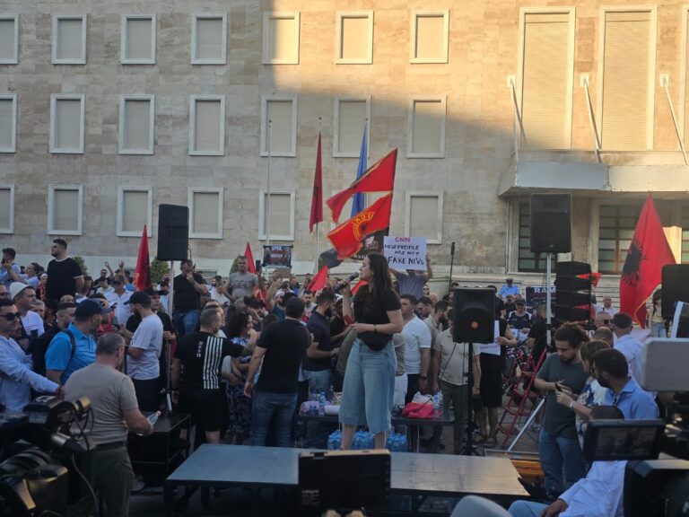 Thirrja nga protesta para Kryeministrisë: Të shtunën mblidhemi në Vlorë dhe Tiranë