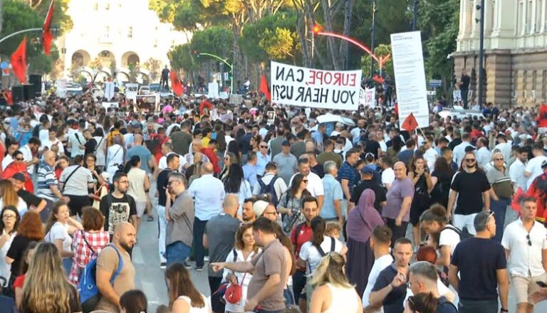 ”Shqipëria e re”, 120 akademikë nga diaspora mbështesin protestën