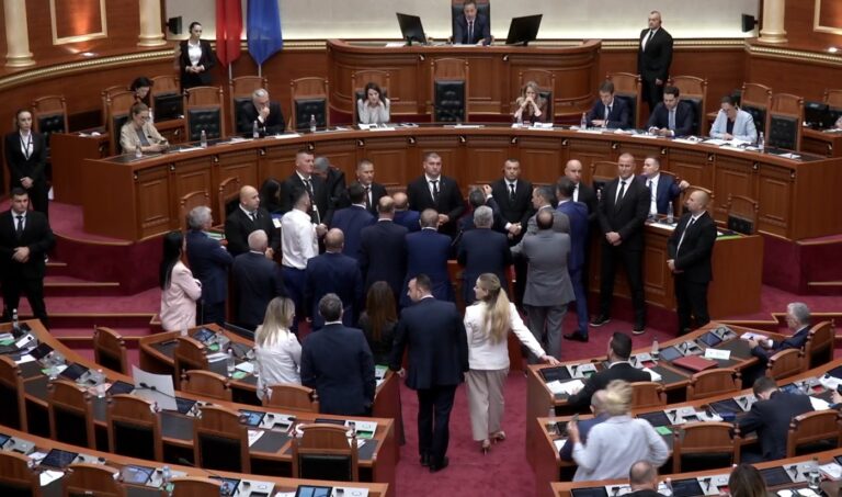 Amnistia penale, votimi i Kuvendit shtyhet për në orën 18:30