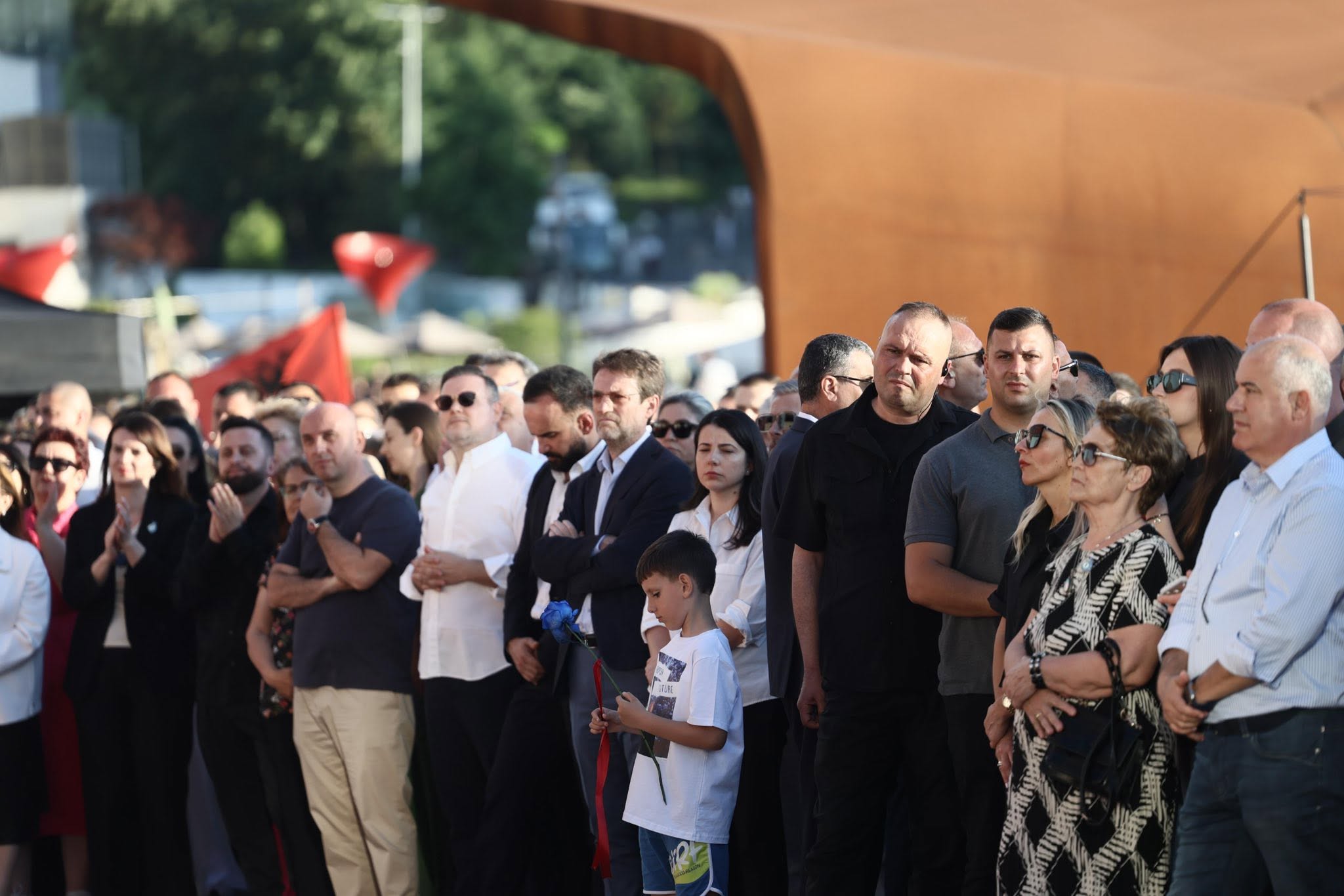 kryeministri-rama-ndan-fotoalbumin-e-35-vjetorit-te-ps-se