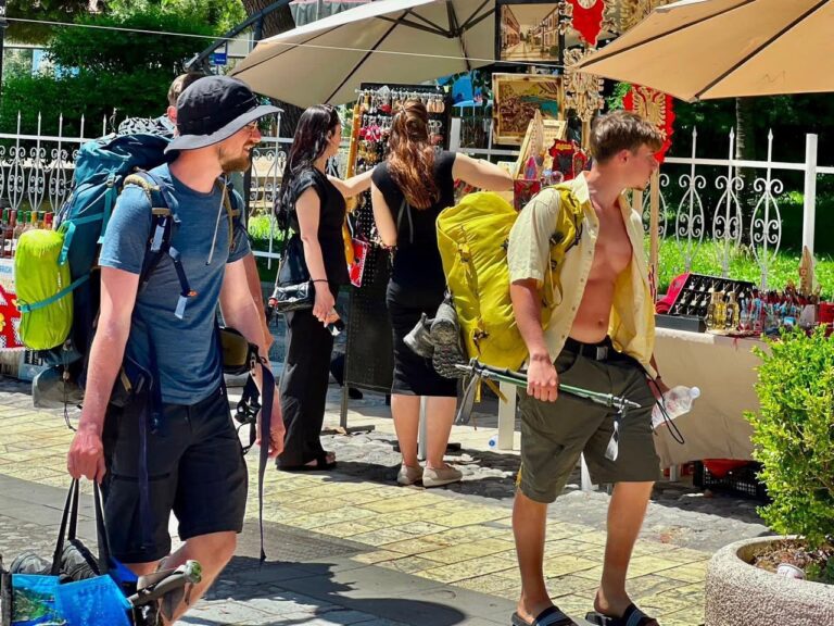 Shkodra larg protestës, plot me turistë të huaj