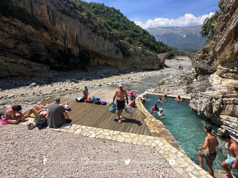 Vijojnë punimet për rehabilitimin e banjave të Bënjës, potencial i madh turistik