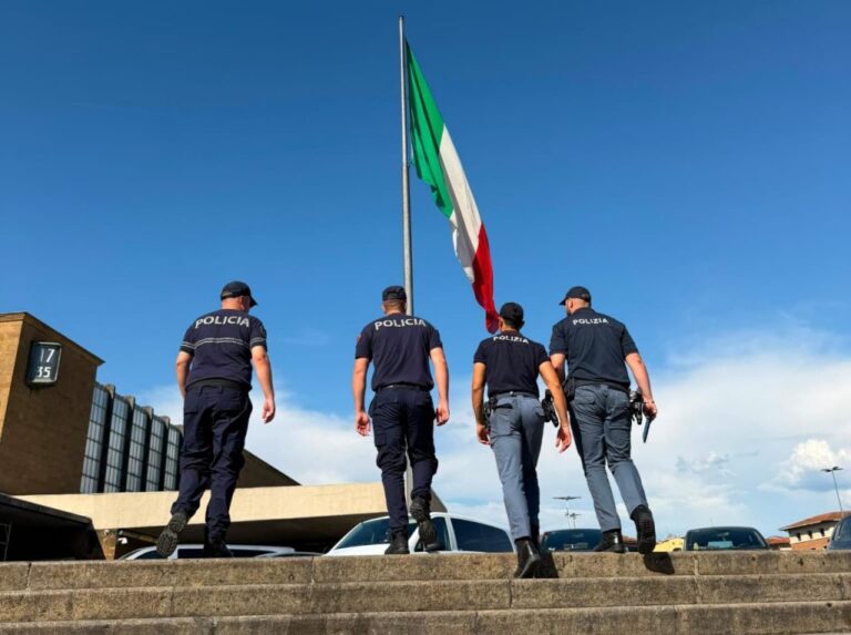 Sezoni veror, Policia shqiptare shërbim në Firence