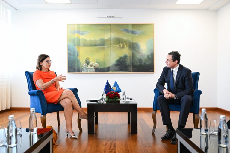 Albin Kurti takohet me drejtoren për Zgjerim dhe Fqinjësi të BE për Ballkanin Perëndimor, Valentina Superti