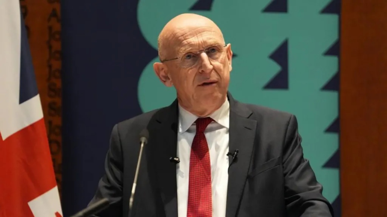 Ish sekretari britanik i Mbrojtjes  Britania duhet t i bashkohet bankës globale të mbrojtjes