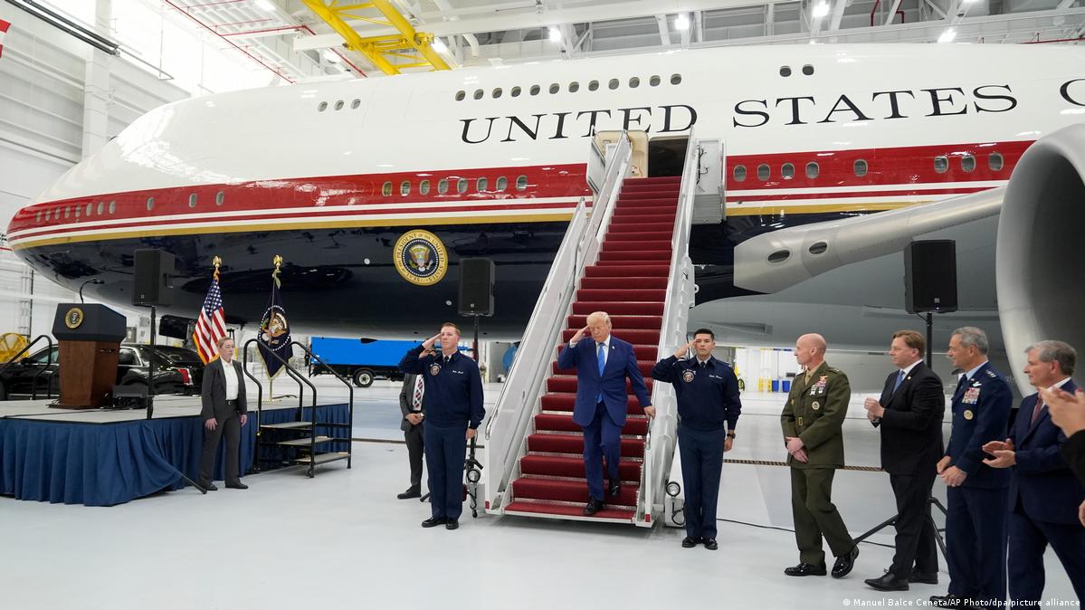 katari-i-dhuron-shba-se-nje-air-force-one-te-ri-trump-e-prezanton