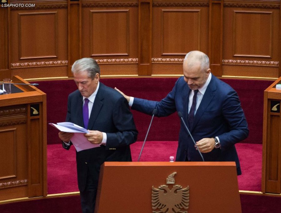 Shqipëria mund të jetë duke hyrë në fundin e epokës së liderëve historikë të tranzicionit