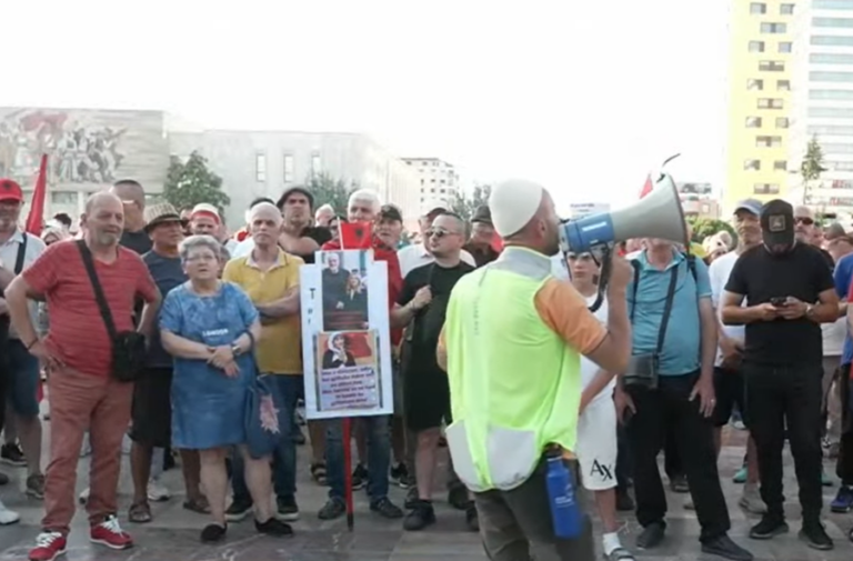 Ndryshon orari i protestës