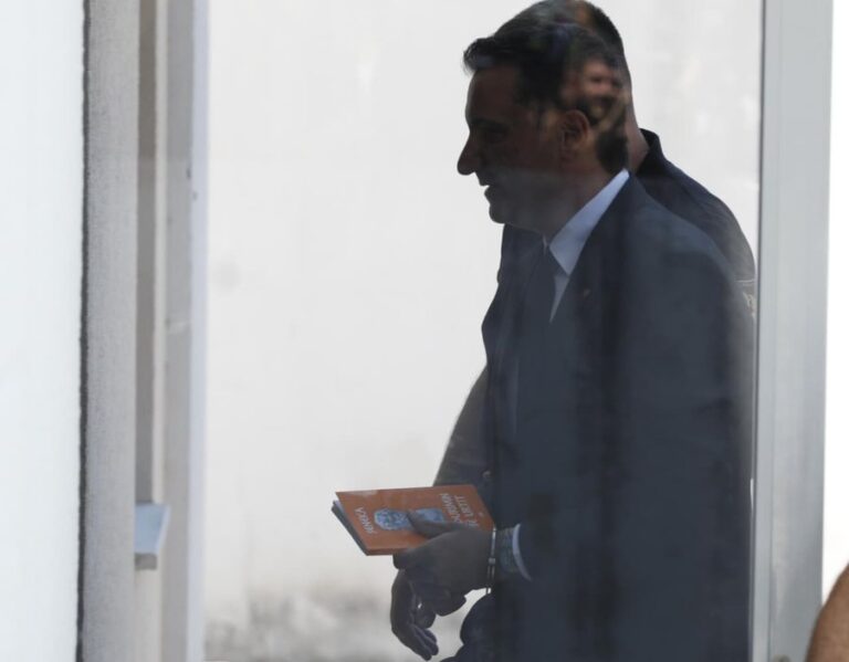 Veliaj debaton me avokatin e Ols Dados: Janë bërë plehrat mullar, nuk është mbjell një pemë