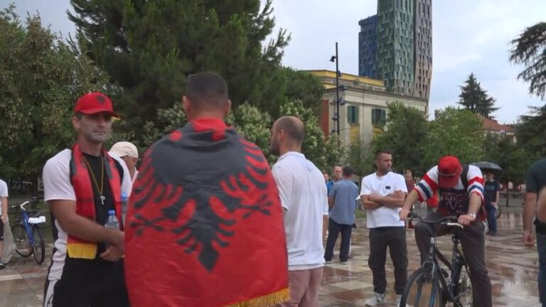 Pavarësisht motit të keq, qytetarët bashkohen në shesh: Dorëheqje e Ramës dhe qeveri teknike