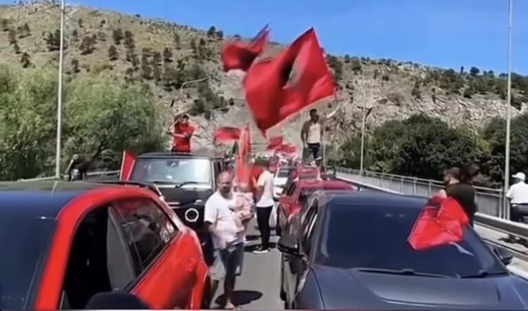 Berisha: Sonte të gjithë demokratët në sheshin para kryeministrisë!
