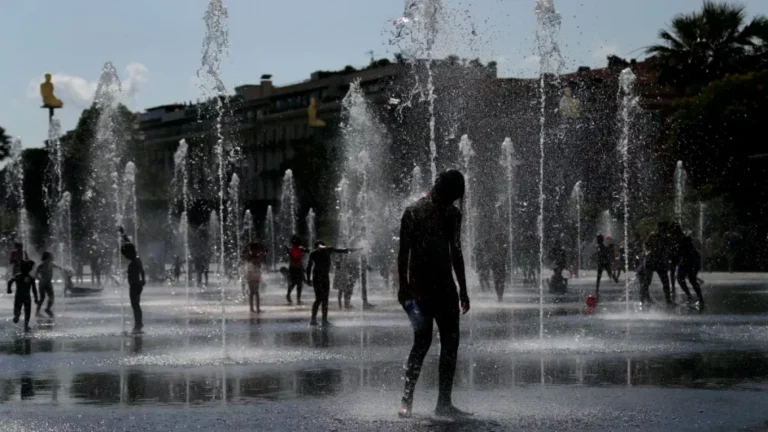 Valët ekstreme marrin nën kërcënim një pjesë të konsiderueshme të Evropës Perëndimore, Franca drejt 40°C