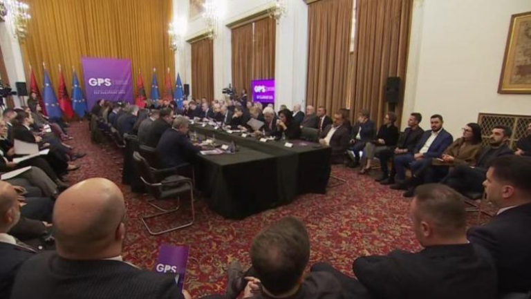 Mes protestave dhe politikës, sot mblidhet grupi i PS. Në fokus integrimi dhe investimi në Zvërnec
