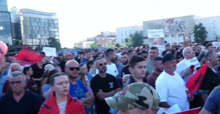 Dita e pestë e protestës për Zvërnecin, qytetarët: Mirëpresim të gjithë ata që janë braktisur nga PS dhe PD