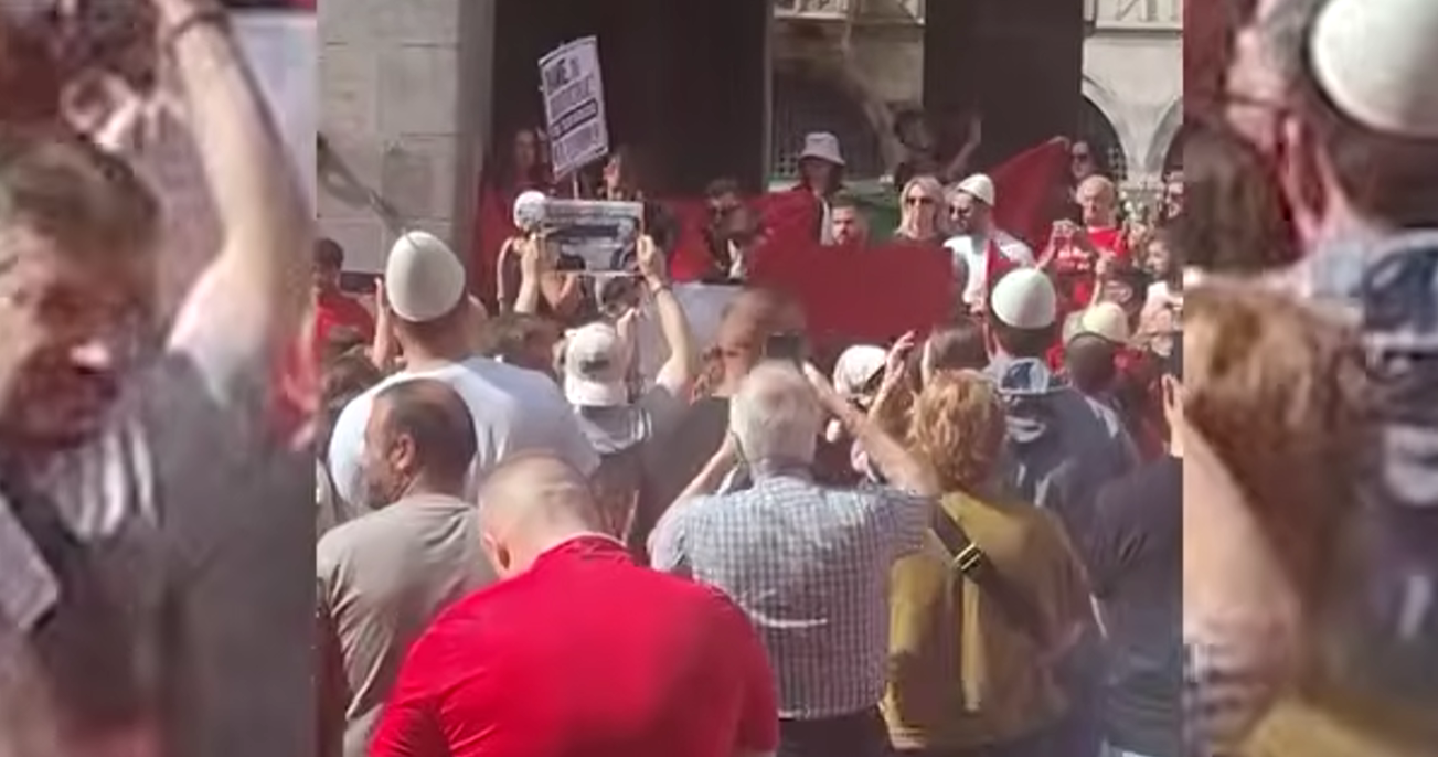 FOTO  Çështja e Zvërnecit  protestë edhe nga shqiptarët në Itali