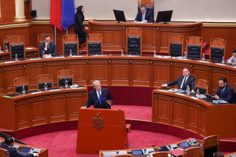 Sa e ndryshon politikën shqiptare heqja e “non-gratës” për Berishën?