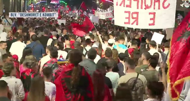 ”Rama ik”, nis marshimi në rrugët e Tiranës