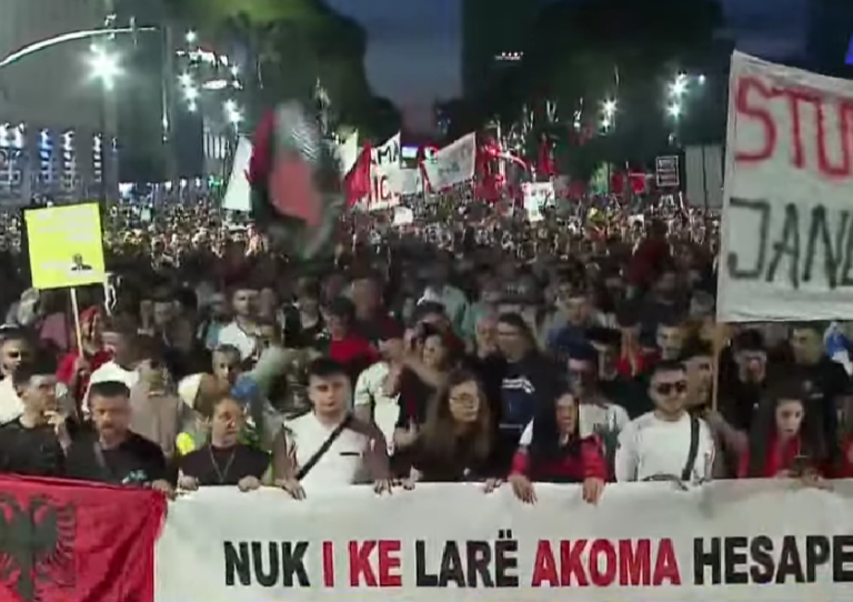 Mbyllen fjalimet, nis marshimi i qytetarëve: Rama jepe dorëheqjen