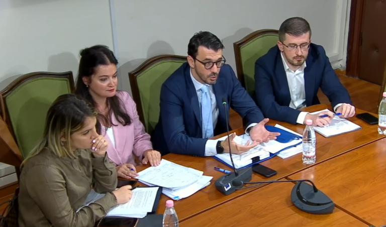 Ministri Karakaçi: Familjarët dhe bizneset e vogla do të vijojnë të mbrohen me çmime të rregulluara të energjisë