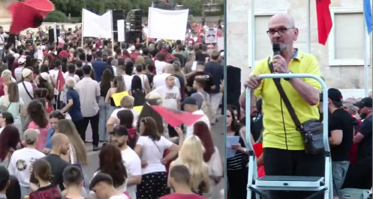 ”Për atdheun jap dashurinë”, aktori Mehdi Malkaj emocionon protestuesit para Kryeministrisë