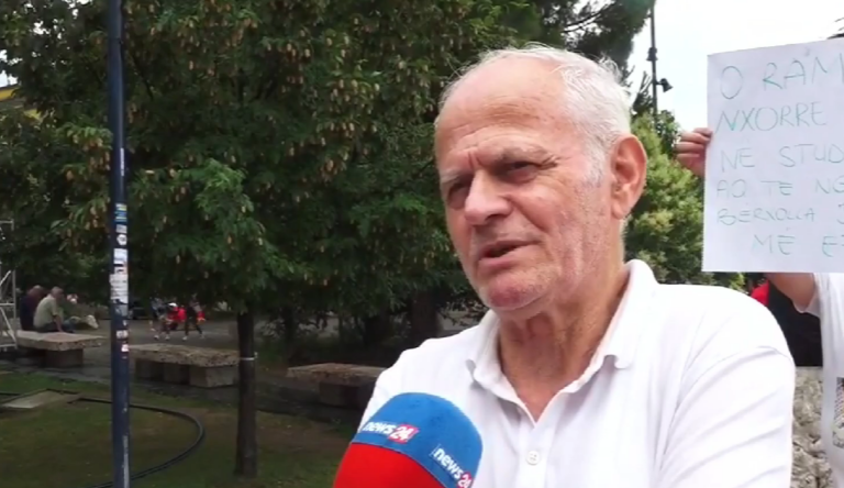 Studiuesi Behar Gjoka i bashkohet protestës: Sot bëhet fjalë për ekzistencë