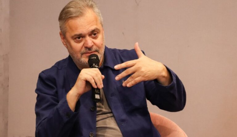 Ben Blushi rikthehet në Elbasan: “Shumë nga paralajmërimet e mia ndodhën”! Mesazh i kriptuar për kë?!