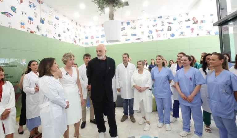 VIDEO/ Rilind edhe materniteti ”Mbretëresha Geraldinë”, Rama: Shëndetësia po ndryshon, pagat do të rriten