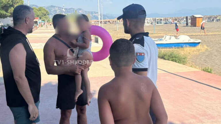 Momente ankthi në plazhin e Velipojës, humbin dy fëmijë, reagimi i policisë bashkiake çoi në gjetën e shpejt të tyre