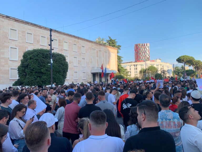 Protesta/ Qytetarët kundër zhvillimeve në Zvërnec: Anuloni projektin dhe ndryshoni politikat e investimeve