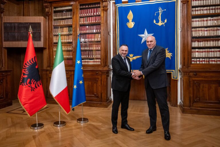 Ministri Nufi mikpritet nga homologu italian Crosseto: Intensifikojmë bashkëpunimin në fushën e mbrojtjes dhe sigurisë