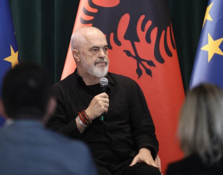 Rama sjell shembullin nga Mykonos: Greqia po tërheq investime, ne debatojmë dhe ata kanë futur xixat