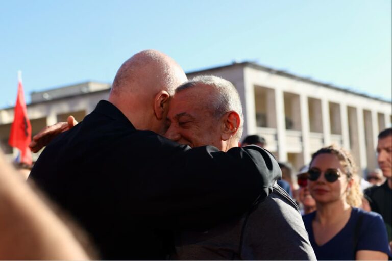 Fotolajm nga festa e PS, takimi kokë më kokë Edi Rama-Gramoz Ruçi