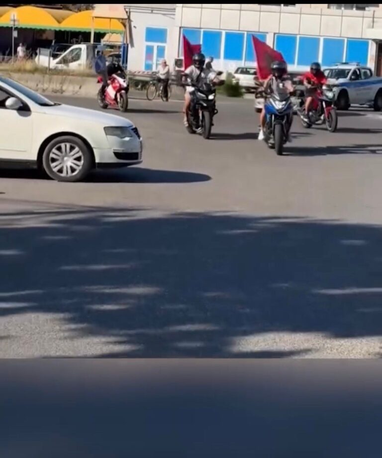 Me gjakun kuqezi, drejt kryeqytetit me krenari