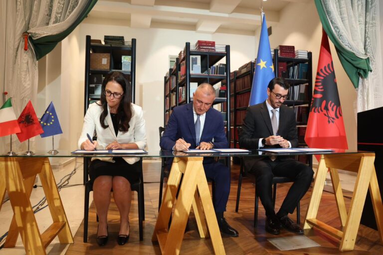 Shqipëria memorandum bashkëpunimi me kompaninë ENI, ministri Karakaçi: HUB Kombëtar për produktet energjetike