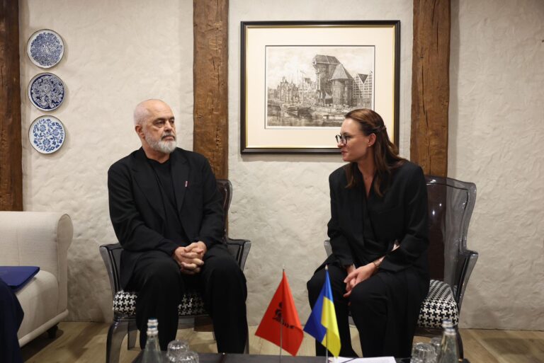 Poloni/ Rama takim me kryeministren e Ukrainës, Yuliia Svyrydenko. Fokusi në mbështetjen për rindërtimin