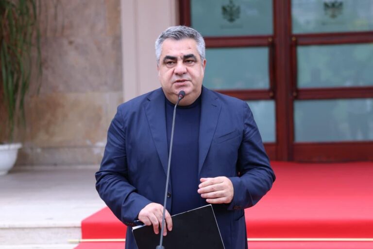 Pse disa plazhe publike tarifohen me 1 mijë lekë? Ministri Gonxhja shpjegon arsyet