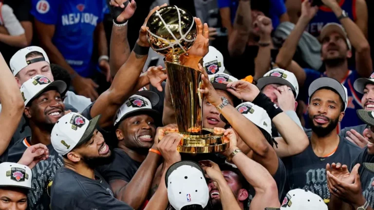 New York Knicks fitojnë kampionatin e NBA-së për herë të parë në më shumë se 50 vjet
