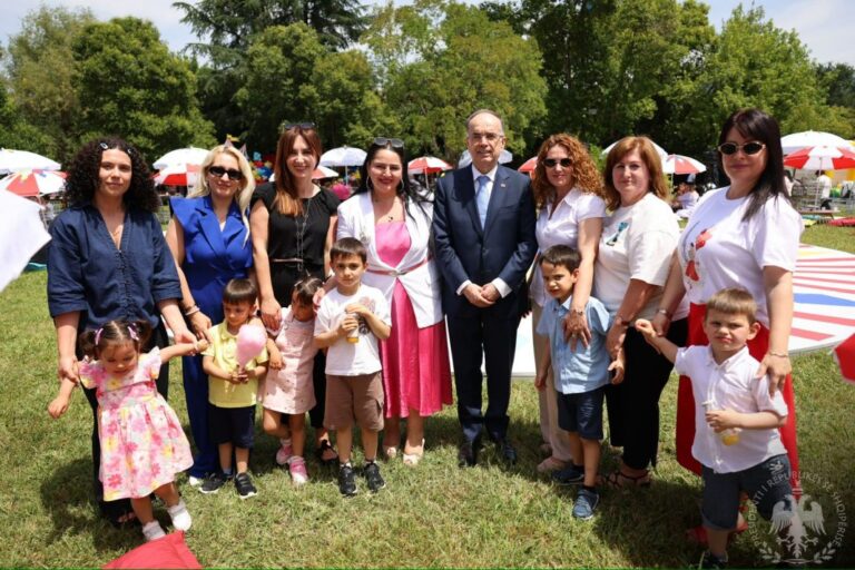 Presidenti Begaj organizon pritjen për 1 Qershorin: Fëmijët e ushtarakeve të ftuar specialë në Presidencë