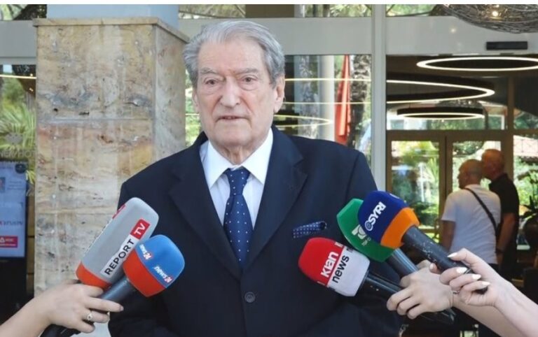 Berisha i shkon Metës për vizitë ngushëllimi: Procesi ndaj ish-presidentit, farsë e turpshme