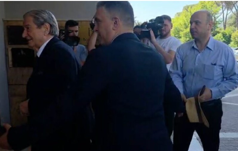 Berisha i shkon Metës për vizitë ngushëllimi  Procesi ndaj ish presidentit  farsë
