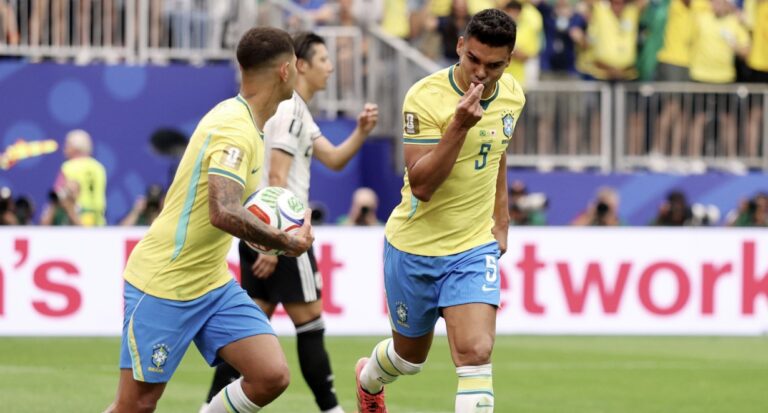 Casemiro dhe Martinelli, Brazili përmbysje spektakolare ndaj Japonisë