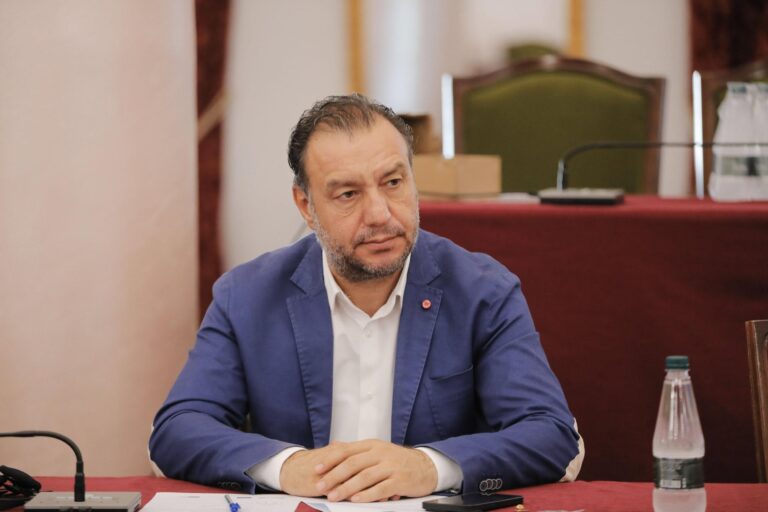 Tërheqja zv*rrë e qytetarit në Zvërnec, deputeti Shalsi: Ndodh edhe në SHBA