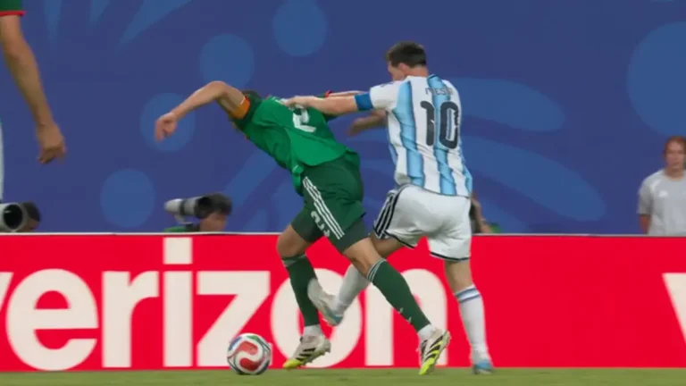 Plasin polemikat/ Messi duhet të ndëshkohej me karton të kuq, ja episodi që po bën xhiron e botës! (VIDEO)