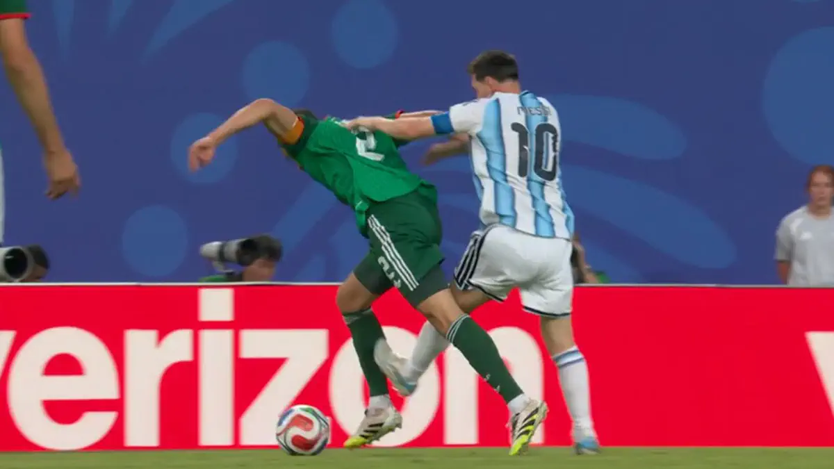 Plasin polemikat  Messi duhet të ndëshkohej me karton të kuq  ja episodi që po bën xhiron e botës   VIDEO 