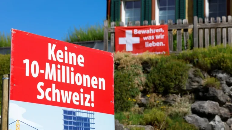 BBC: Votuesit zviceranë refuzojnë kufirin prej 10 milionë banorësh, thonë parashikimet e hershme