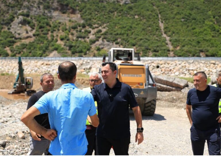 Kryebashkiaku Llatja: Të gjitha kanalet vaditëse në funksion, drejt përfundimit edhe kanali i Labinot-Fushë